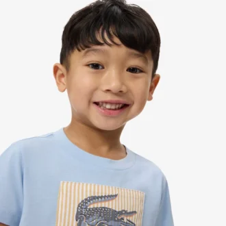 Camiseta de algodón con detalle de insignia
