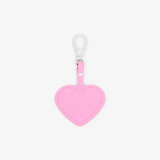 Llavero con charms en forma de corazón