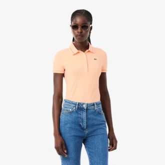 Polo de mujer L.12.D de corte ajustado con detalles de ribete