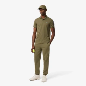 Polo de tenis Ultra Dry con rayas de la marca para hombre