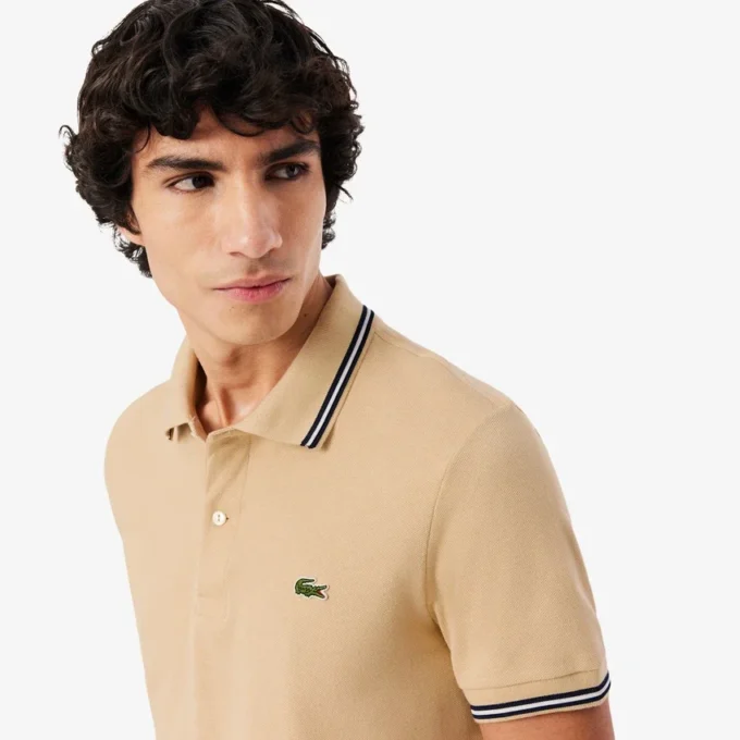 Polo L.12.12 para hombre de corte regular con detalles decorativos
