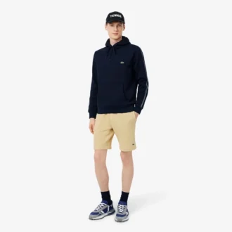 Sudadera con capucha, cremallera y franja con el logotipo