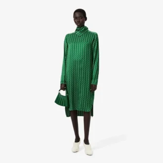 Vestido con cuello de pañuelo de satén estampado de pasarela