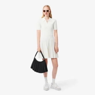 Vestido de mujer con cuello de polo plisado