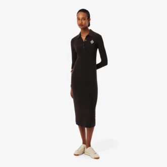 Vestido polo de corte ajustado con insignia bordada